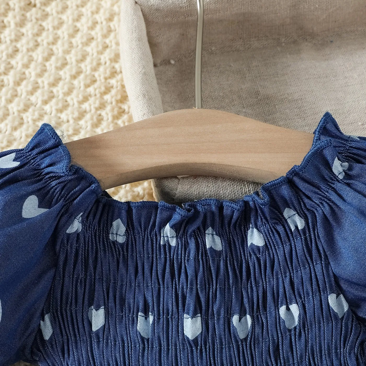 2pcs Baby Girl 95% Cotton Bowknot Decor Pants and Allover Love Heart Print Puff-sleeve Shirred Imitation Denim Top Set