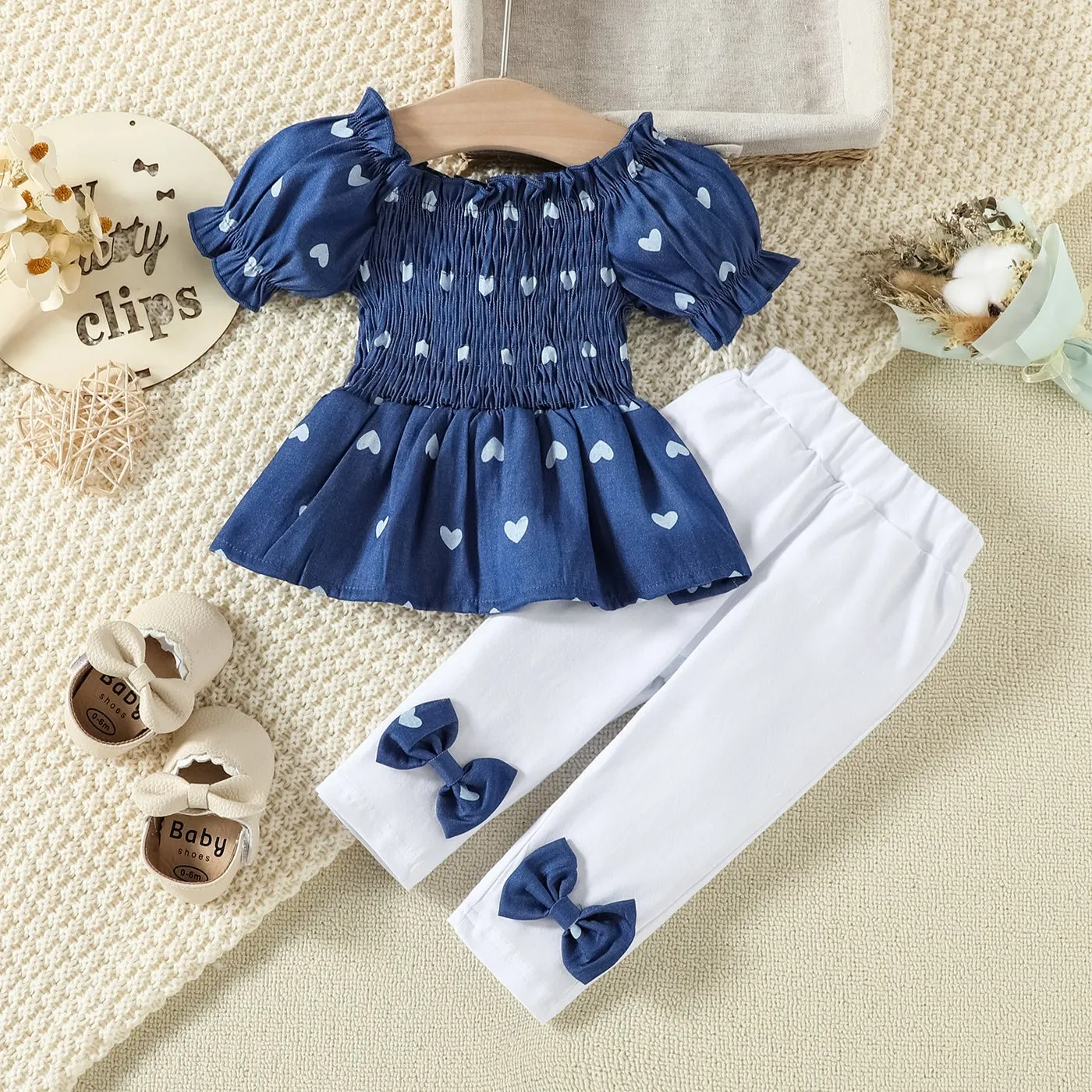 2pcs Baby Girl 95% Cotton Bowknot Decor Pants and Allover Love Heart Print Puff-sleeve Shirred Imitation Denim Top Set