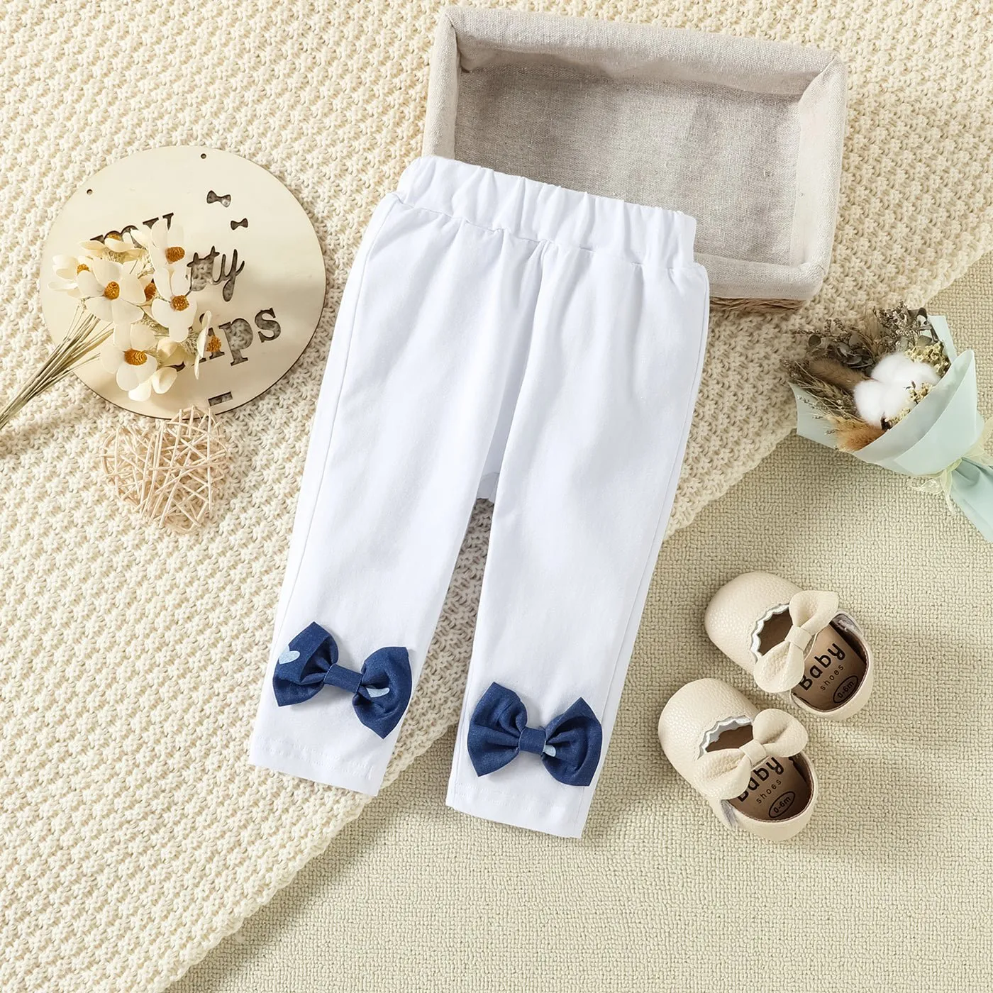 2pcs Baby Girl 95% Cotton Bowknot Decor Pants and Allover Love Heart Print Puff-sleeve Shirred Imitation Denim Top Set